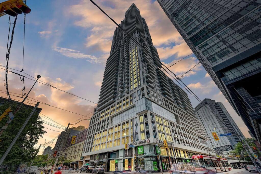 Elegant Condo Near Eaton Centre Mall تورونتو المظهر الخارجي الصورة